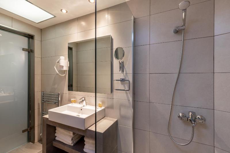 Superior Double or Twin Room image 3