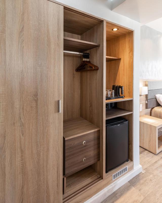 Superior Quadruple Room image 2