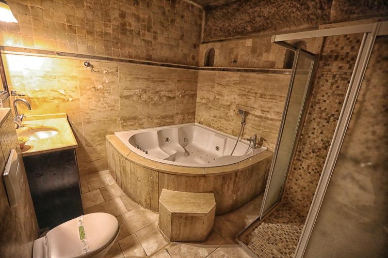 Deluxe Triple Room image 2