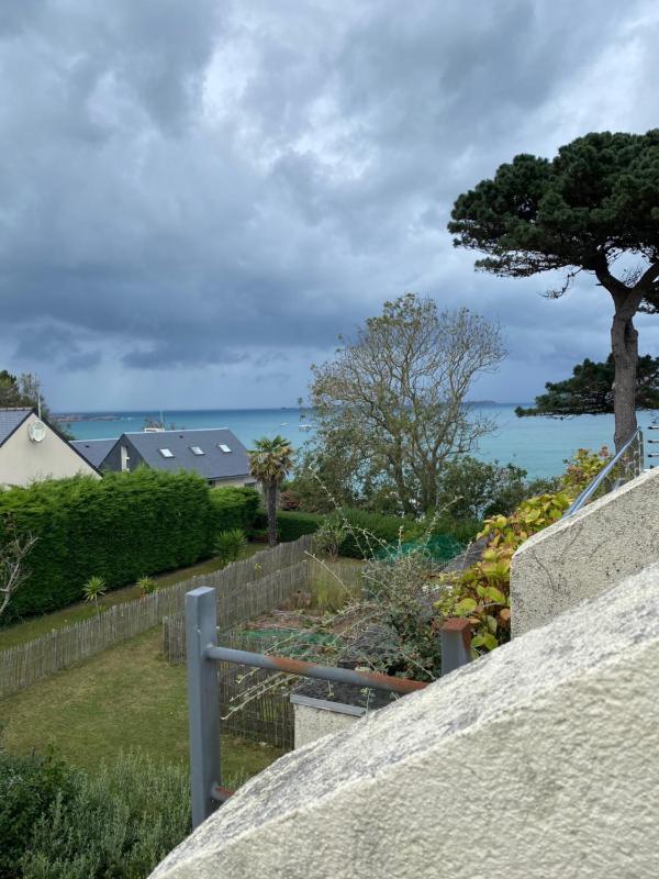 Deluxe Double Room with Side Sea View image 4