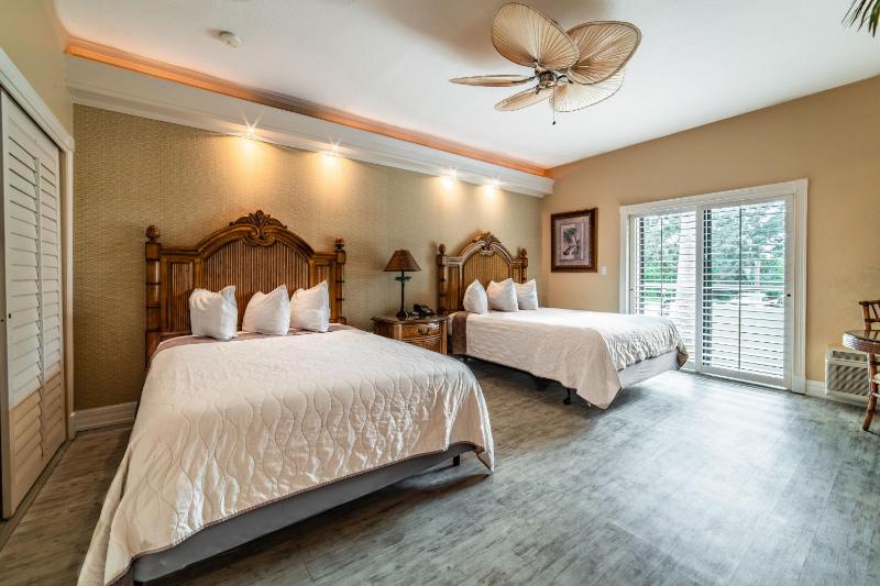 Deluxe Room with Two Queen Beds image 2
