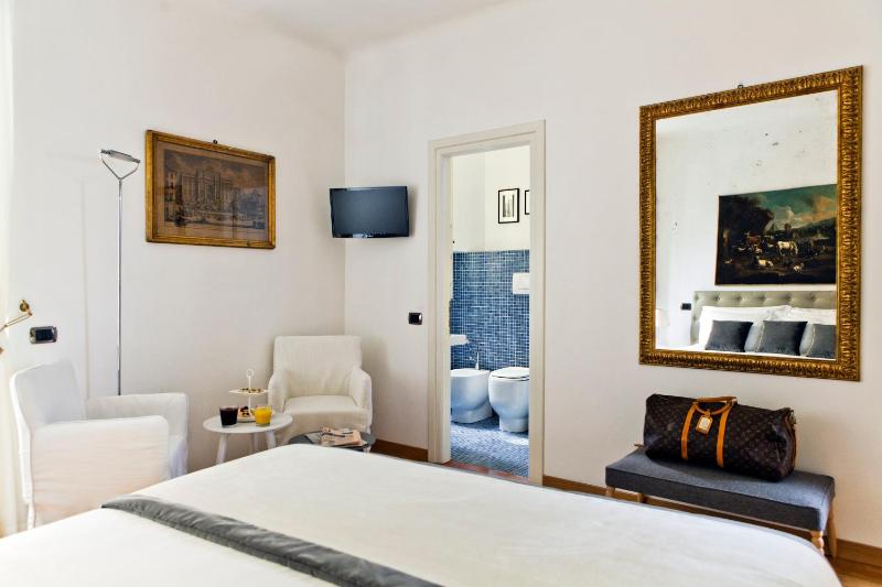 Garibaldi Suites Piazza Di Spagna - image 10