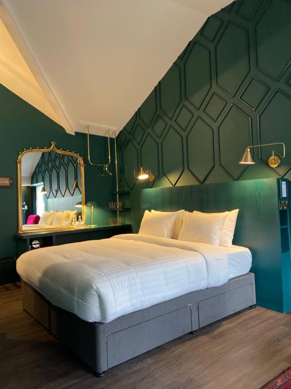 Double Room image 3