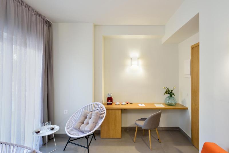 Superior Room with Balcony image 3