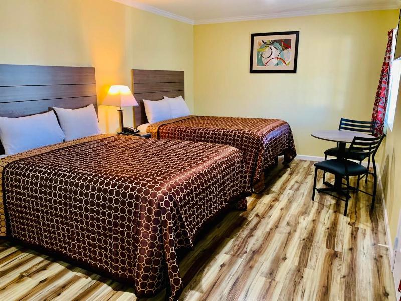 Queen Room with Two Queen Beds image 1