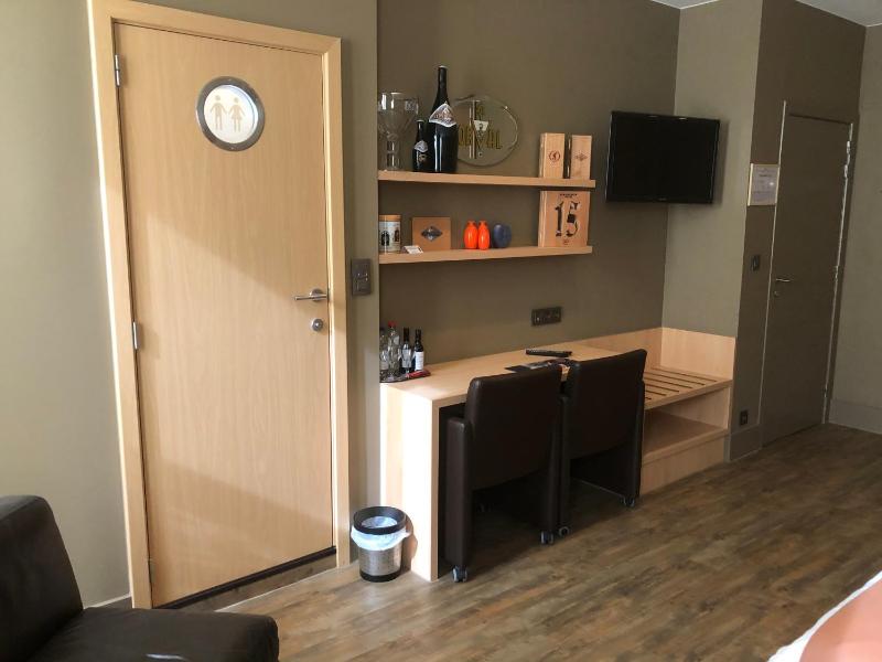 Luxury Double or Twin Room image 4