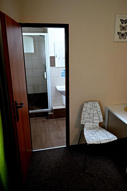 Twin Room with Private Bathroom image 4
