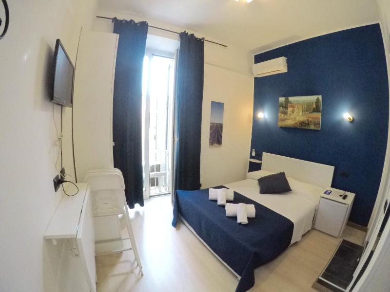 Economy Double Room image 3