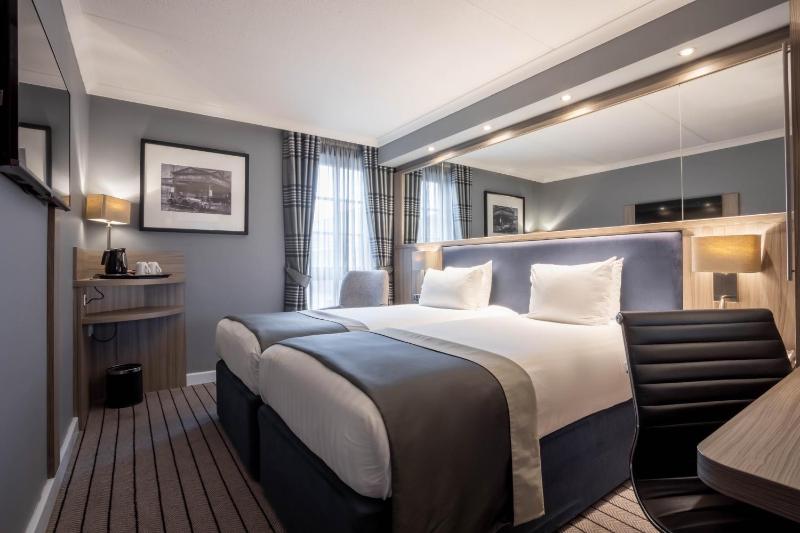 Standard Room with Two Single Beds image 1