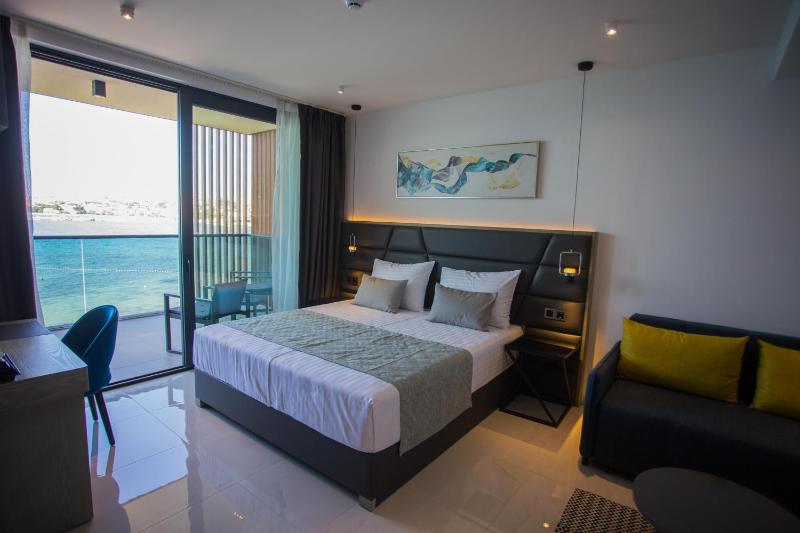 Luxury Double Room with Terrace and Sea View image 1