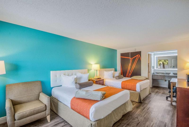 Standard Queen Room with Two Queen Beds - Non-Smoking image 3