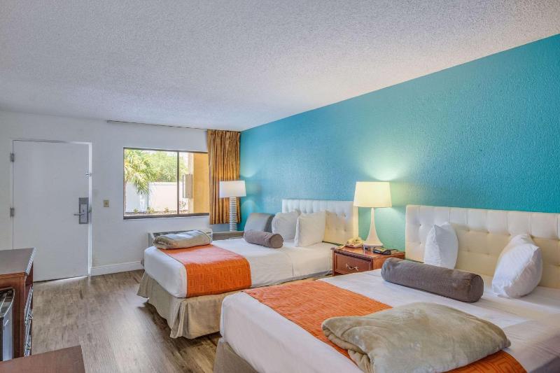 Standard Queen Room with Two Queen Beds - Non-Smoking image 3