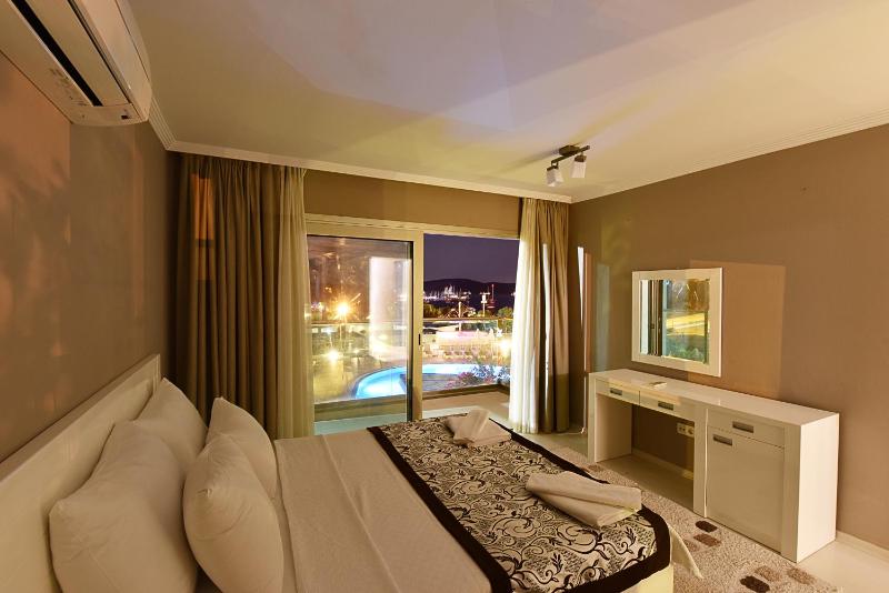 Two-Bedroom Apartment with Garden View image 4