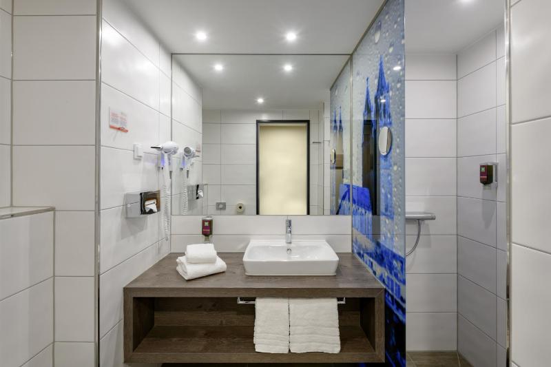 Comfort Twin Room image 2