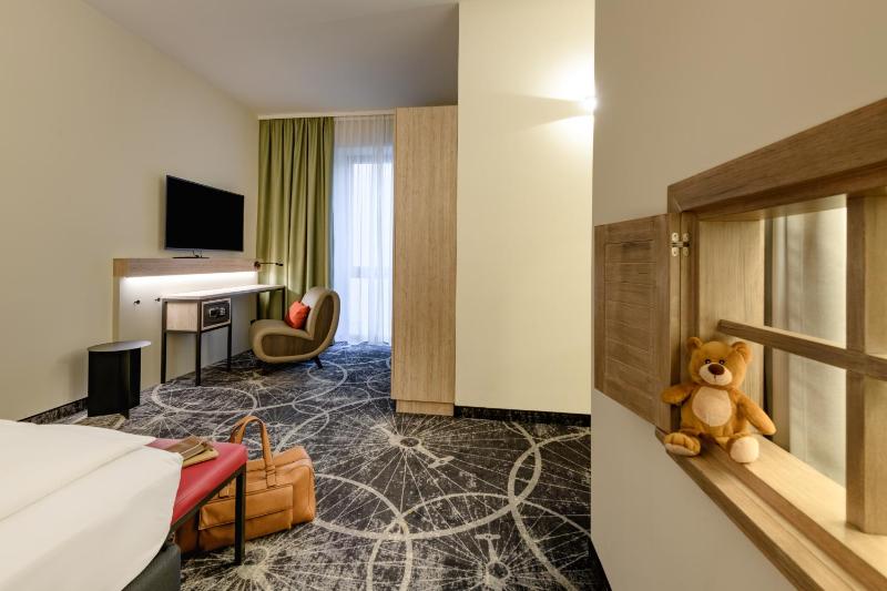Family Room with double bed and sofa bed image 1