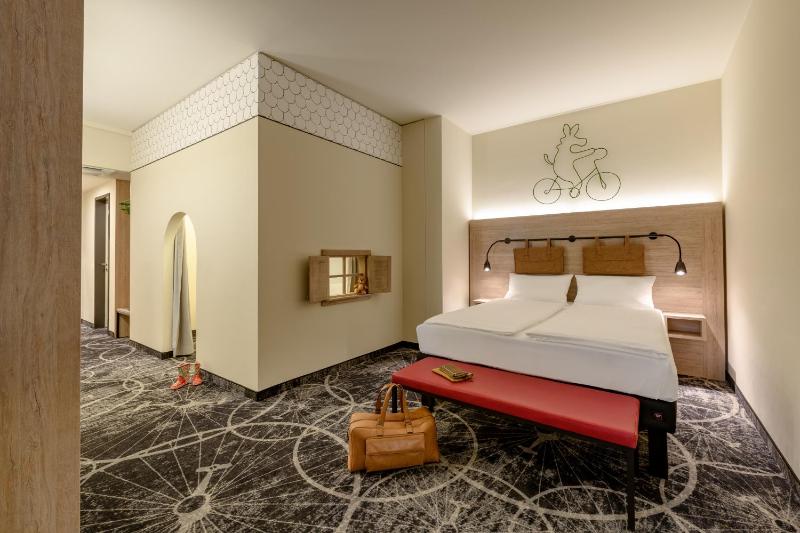 Family Room with Double Bed and Bunk Bed image 3