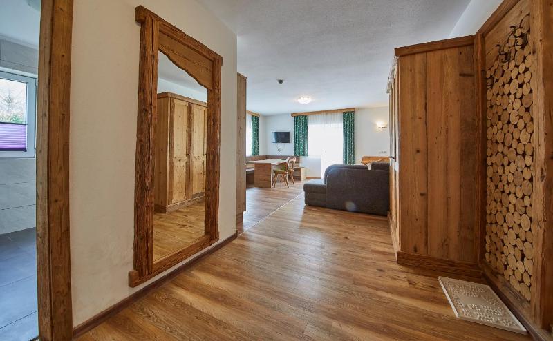 Superior Two-Bedroom Apartment (2-6 adults) image 3