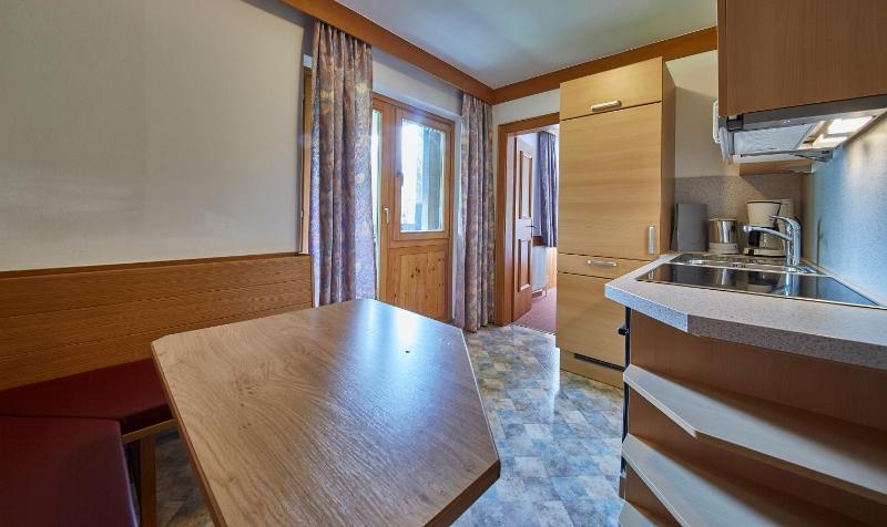 One-Bedroom Apartment with Balcony (2-3 Adults) image 2