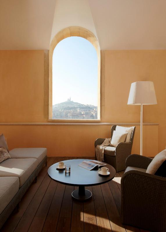 Executive Room with Terrace and Harbour View - Spa Access image 3