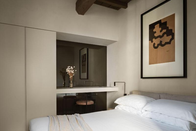Double Room image 3