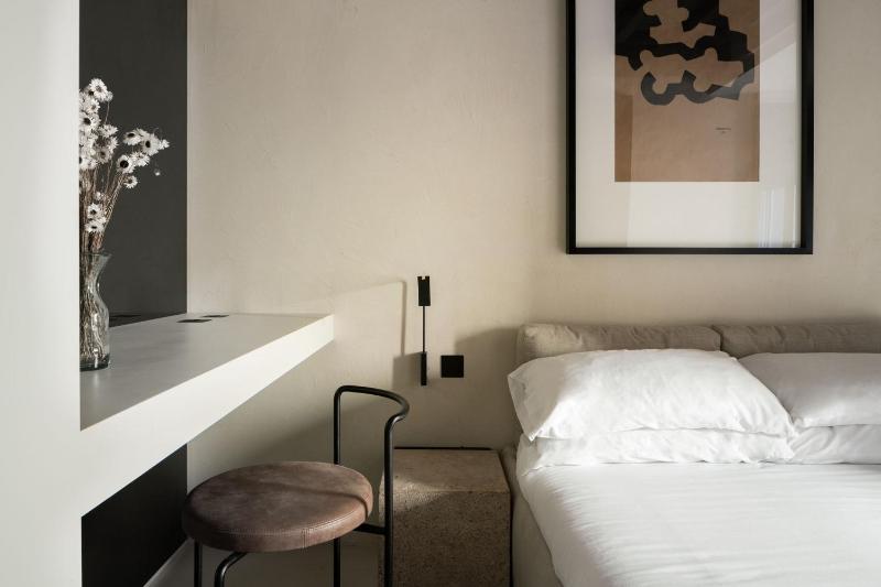 Double Room image 2