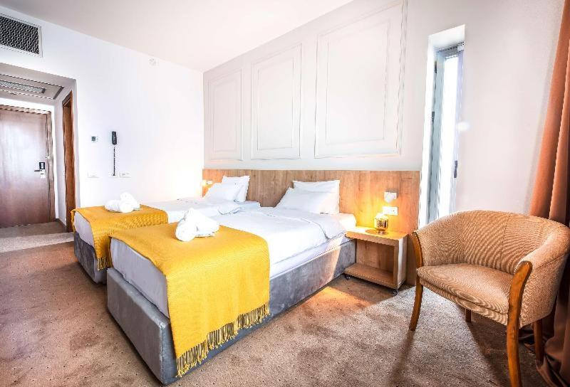 Room #4071216 image 2