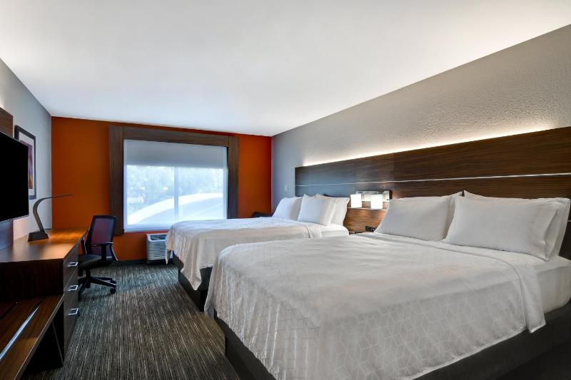 Standard Room with Two Queen Beds image 3