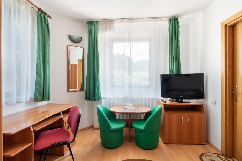 Double Room image 3