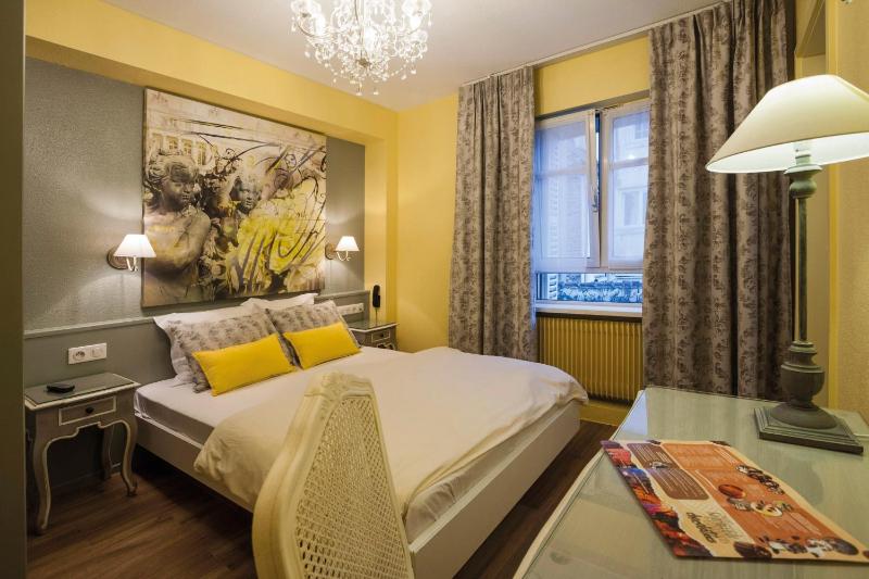 Double Room image 3