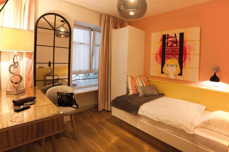 Hotel Roses - image 16