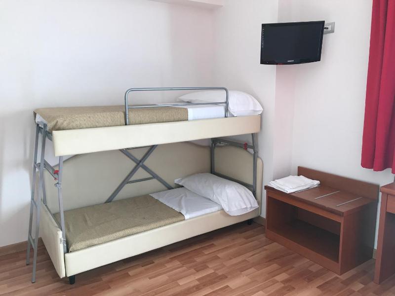 Quadruple Room image 4
