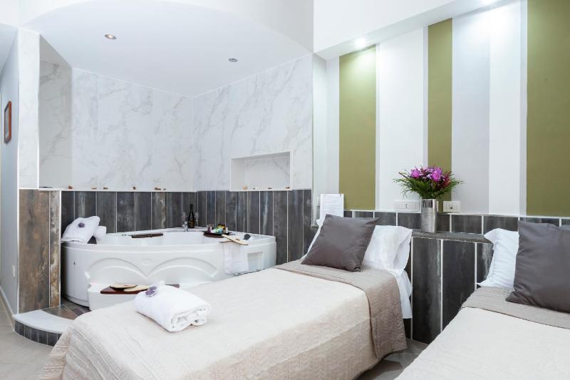 Junior Suite with Spa Bath image 1