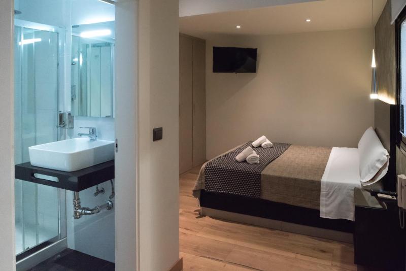 Deluxe Double Room image 2