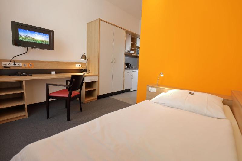 Townhouse Düsseldorf - image 7