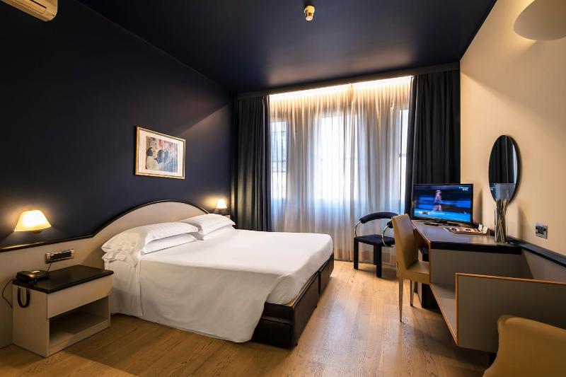 Double or Twin Room image 3