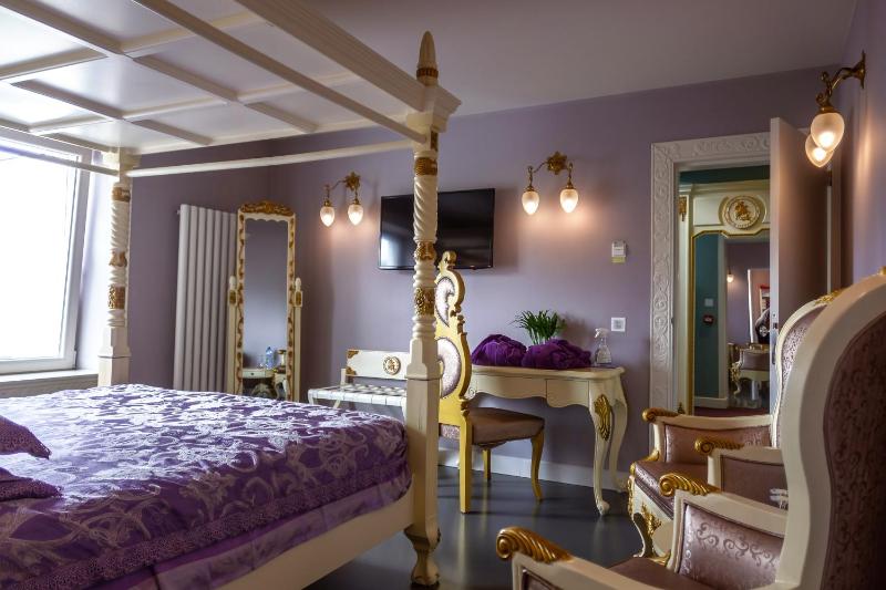 Standard Queen Room image 1