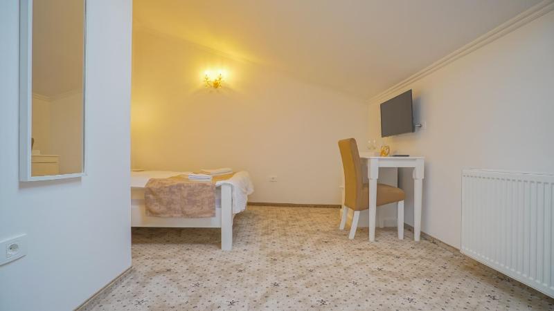 Attic Double Room image 4