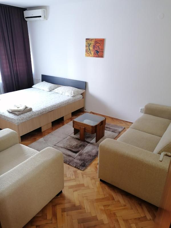 One-Bedroom Apartment image 1
