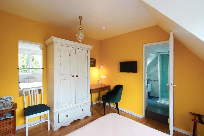 Small Double Room image 1