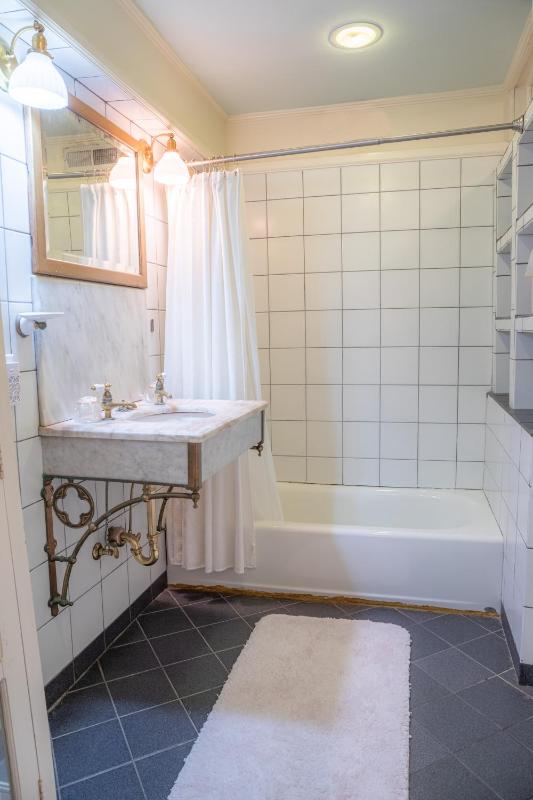 Queen Suite image 2