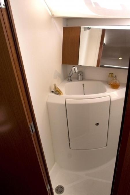 Three-Cabin Boat image 4