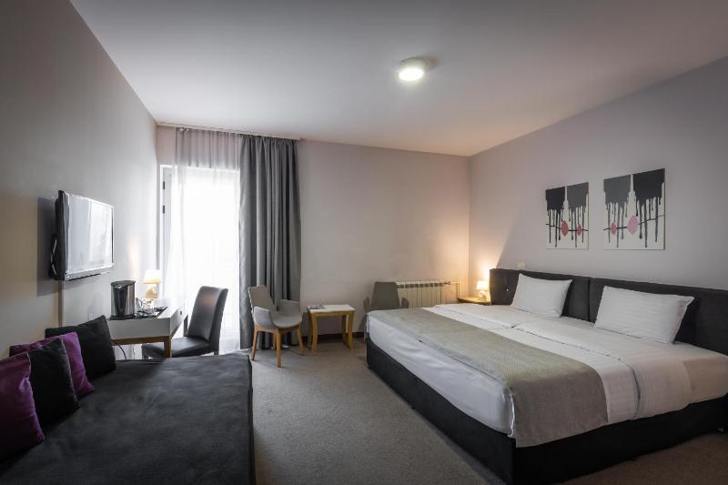 Superior Triple Room image 1