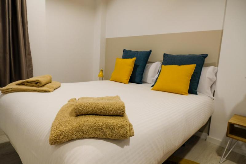 Deluxe Apartment with Balcony image 2