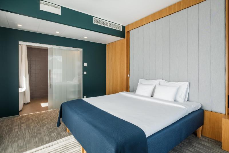 Suite with Spa Access image 4