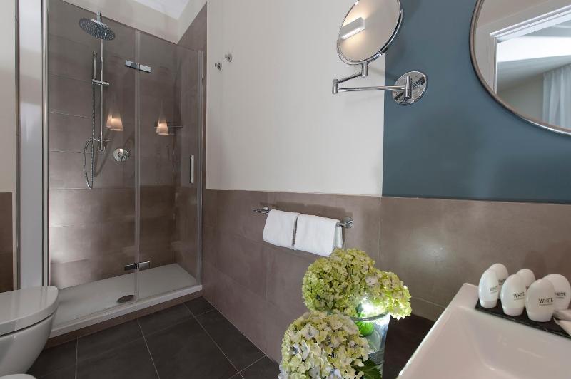 Superior Triple Room image 2