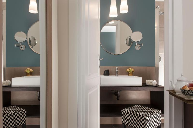 Superior Triple Room image 3