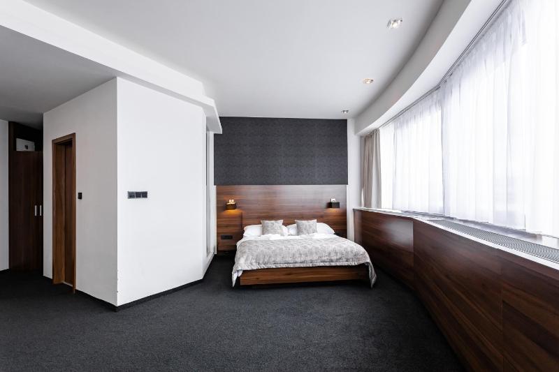 Superior Double Room image 4