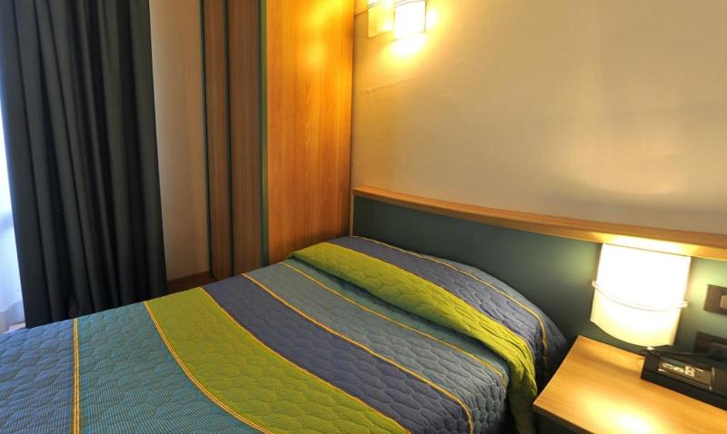 Double or Twin Room image 3
