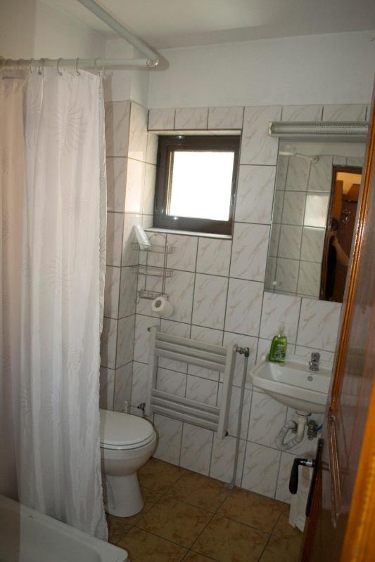 Twin Room image 4