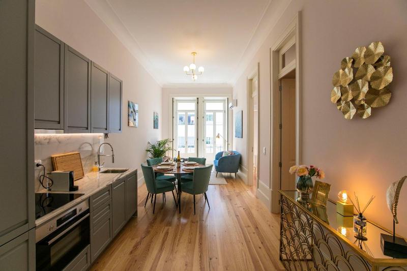LovelyStay - 2BR Flat with AC in Duque de Loulé Images